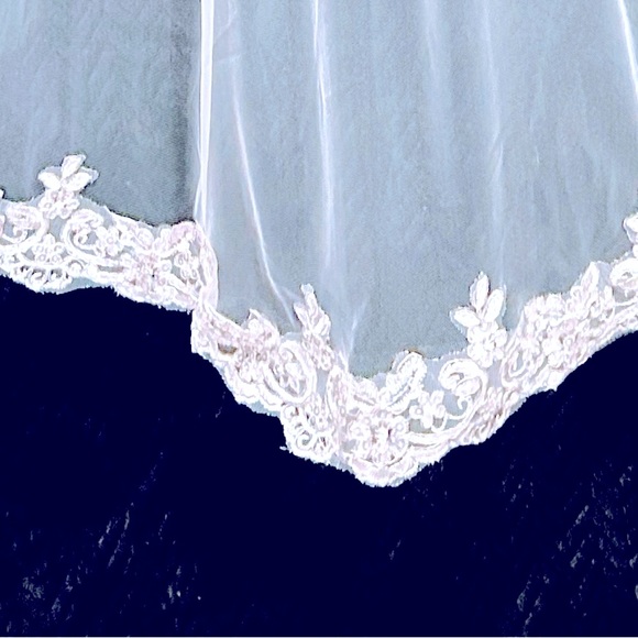 💕White Bridal Wedding Veil with Sequins and Beads. - Picture 3 of 8